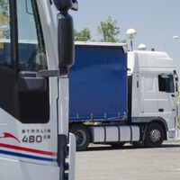 Este motorista de caminhão foi demitido após 17 anos na empresa; ele montou seu próprio negócio usando o seguro-desemprego, mas a justiça acredita que ele cometeu uma fraude