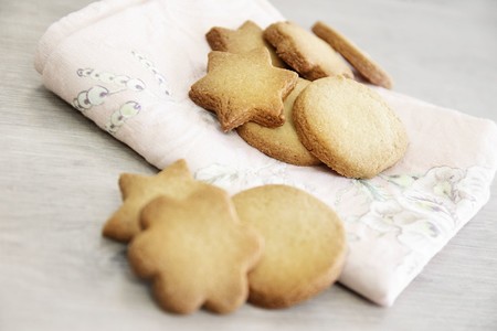 Galletas de aguardiente con azúcar mascabado. Receta de postre para cualquier ocasión