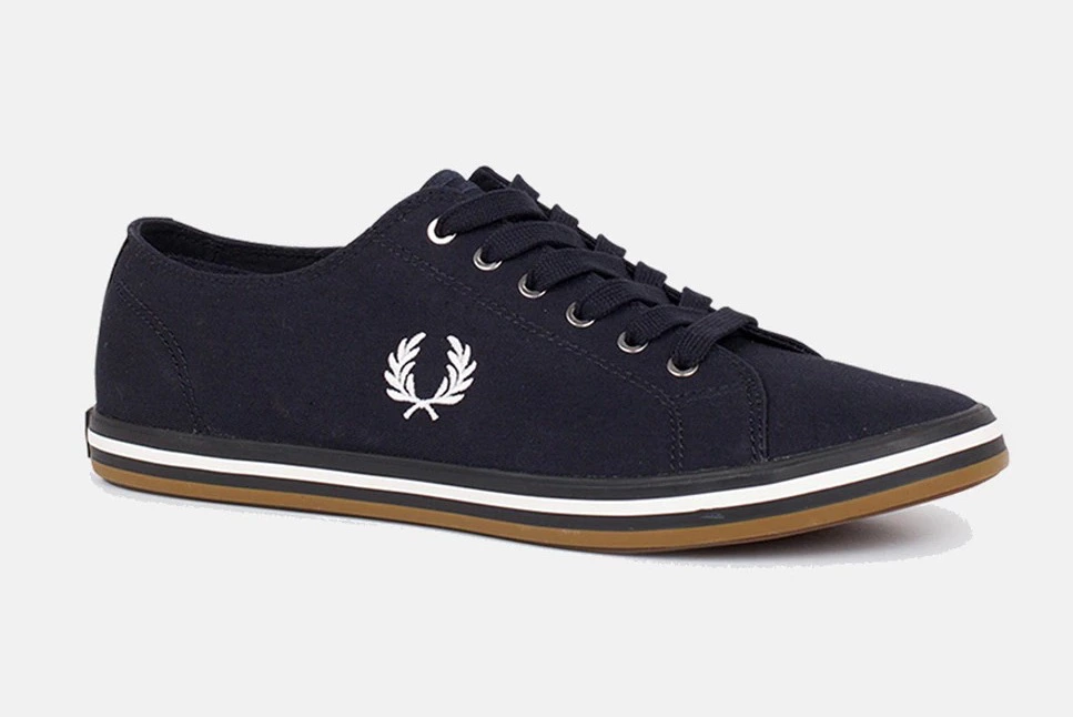 Zapatillas de lona de hombre Fred Perry en azul con logo bordado lateral
