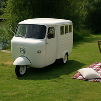Una Lambretta de tres ruedas convertida en micro camper con alma de tuk tuk: la genialidad de un artesano que transformó chatarra oxidada en pura fantasía