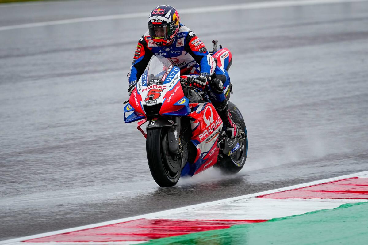 Johann Zarco evita la primera pole de Joan Mir en MotoGP y el fuego amigo arruina a Marc Márquez