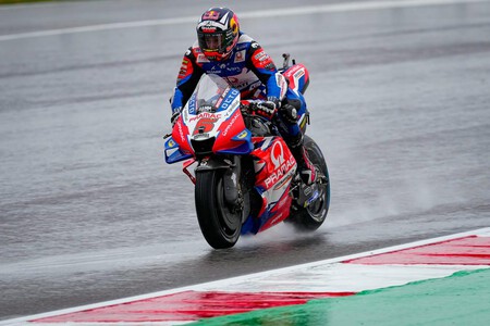 Johann Zarco evita la primera pole de Joan Mir en MotoGP y el fuego amigo arruina a Marc Márquez