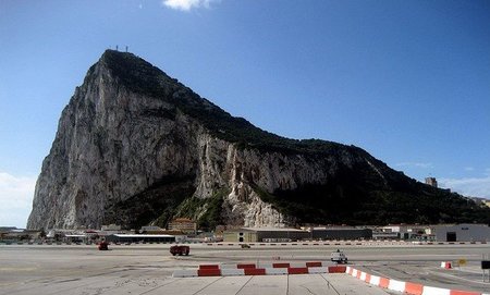 La tasa de acceso a Gibraltar como la salvación para el ayuntamiento de La Línea