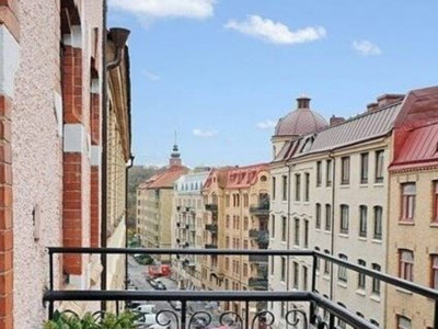 Plan lectura: Tendencias para hacer un rincón acogedor en tu balcón