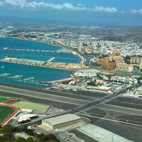 Gibraltar seguirá siendo de Reino Unido, pero España se ha asegurado una revancha: que volar hasta allí les salga más caro