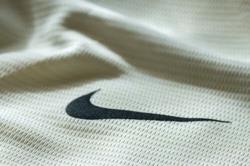 El outlet de Nike se llena de nuevas ofertas a mitad de precio: zapatillas, chalecos, pantalones y más a punto de agotarse 