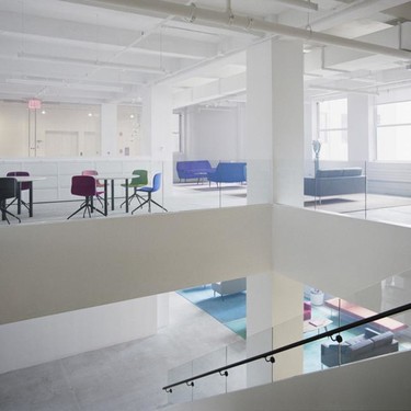 Las oficinas de Red Bull en Nueva York son sorprendentemente minimalistas