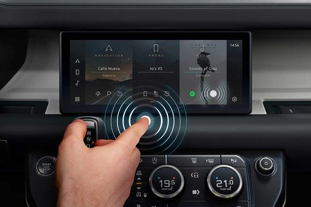 ¡Sin manos! Jaguar Land Rover desarrolla una pantalla multimedia táctil y a la vez contactless