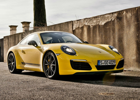 Porsche 911 Carrera y Carrera S 2019 llegarán con más potencia y tecnología