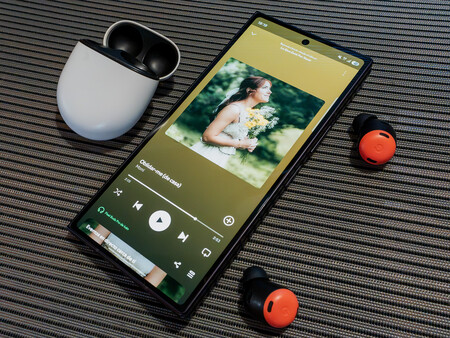 Música sonando en Spotify desde el Samsung Galaxy Z Fold8 Ultra