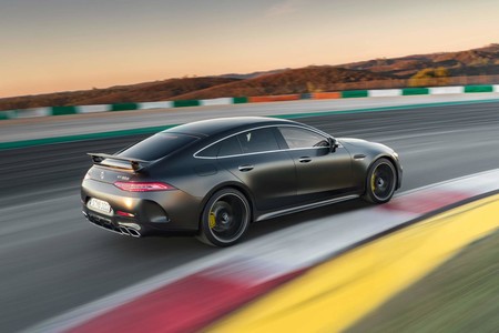 Video: Mercedes-AMG GT 4-Door logra récord en Nürburgring, aunque de un nicho demasiado específico
