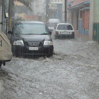 Reclamar al seguro daños en el coche por lluvias torrenciales: todo lo que debes saber