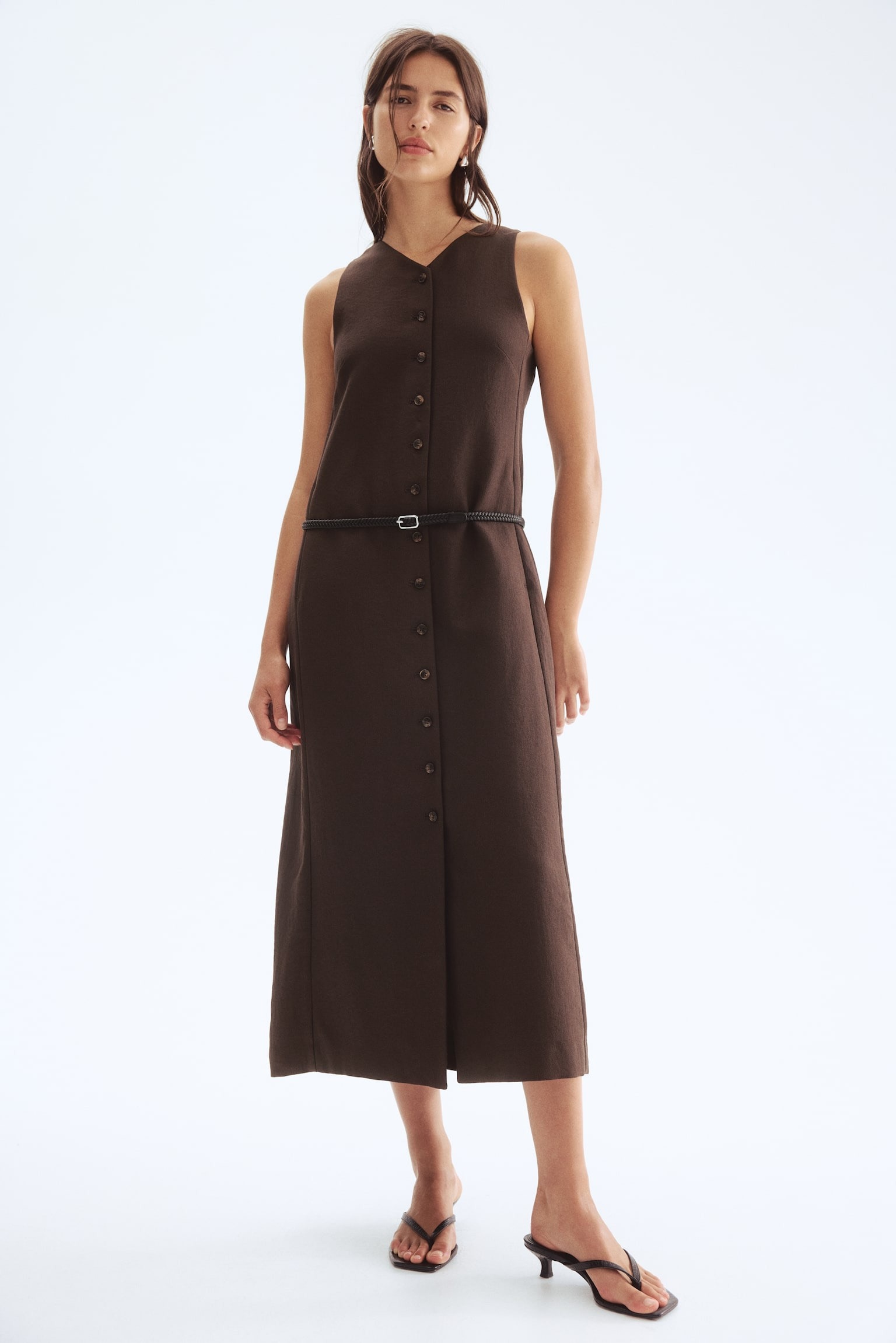 Vestido con botones y cinturón