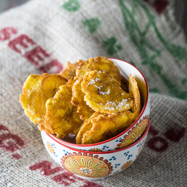 Patacones o tostones de plátano macho: la guarnición omnipresente del Caribe