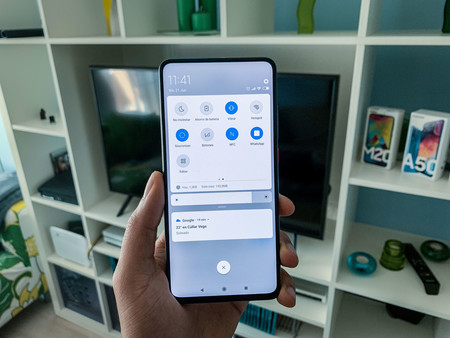 Cómo añadir aplicaciones y accesos directos personalizados en la barra de notificaciones