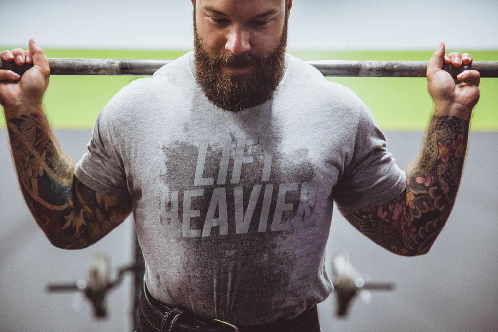Entrenamiento en suspensión o entrenamiento con pesas: ¿con cuál me quedo si quiero ganar masa muscular?
