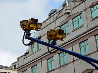 Si no quieres que te multen no usarás estas "ayudas" para conducir