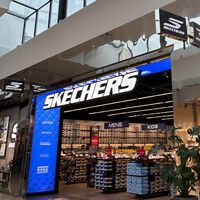 Skechers tiene rebajadas casi a mitad de precio las sandalias ideales para caminar con comodidad a diario 
