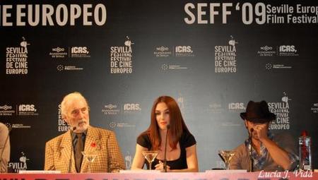 Paz Vega y Colin Farrell presentando 'Triage' en Sevilla