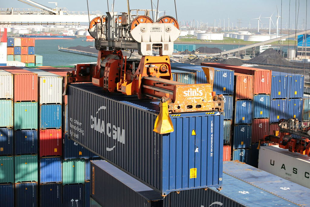 Los estibadores de EEUU han vuelto al trabajo a la espera de ratificar el acuerdo. Todavía pueden volver a la huelga 