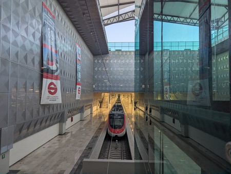 Tren Suburbano En La Estacion Aeropuerto Internacional Felipe Angeles