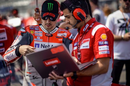 Ducati patina en Sachsenring y deja dudas sobre si es la alternativa a Honda