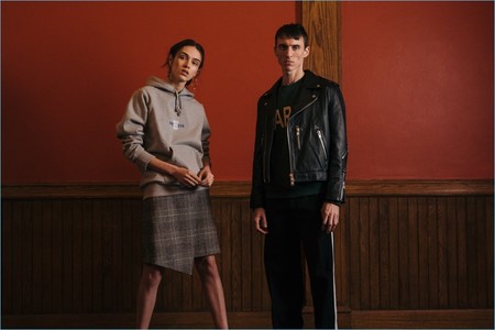 Una biker jacket te mantendrá siempre en el spotlight