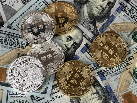 Ni hackers ni brechas, la nueva tendencia es robar bitcoins a mano armada