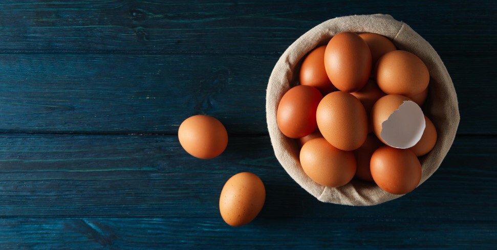 No tires las cáscaras de huevo, estos son los beneficios que tienen al usarlas en el hogar y en la cocina