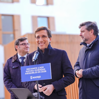 Manuel gana 3.534 euros limpios al mes y no puede optar a los "alquileres asequibles" de Almeida porque una inmobiliaria le ha rechazado por "falta de viabilidad económica" 