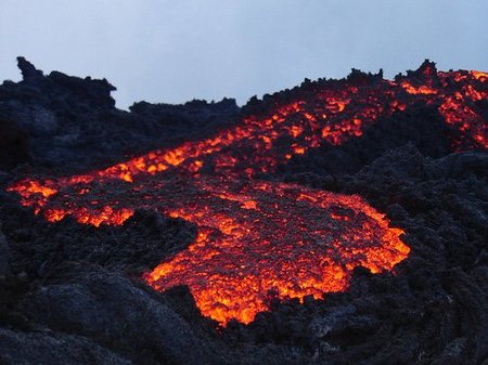Volcanes en erupción: Pacaya en Guatemala y Tungurahua en Ecuador