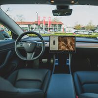 Tesla quería fabricar 20 millones de coches en 2030. La realidad en 2025 es que Tesla se ha estrellado y BYD ya lidera