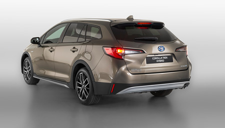 Toyota Corolla TREK: la versión campera del compacto híbrido llega al mercado español, desde 31.700 euros