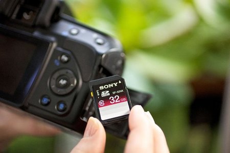 Sony también apuesta por las tarjetas SD