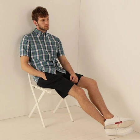 Siete camisas que, además de ser sostenibles, te dan un estilazo en tus videollamadas de teletrabajo