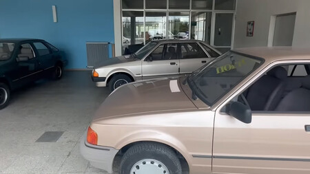 Concesionario Ford Auto Retro 1