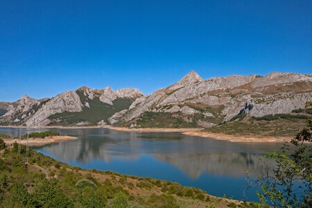 Hq Embalse De Riano03 Leon