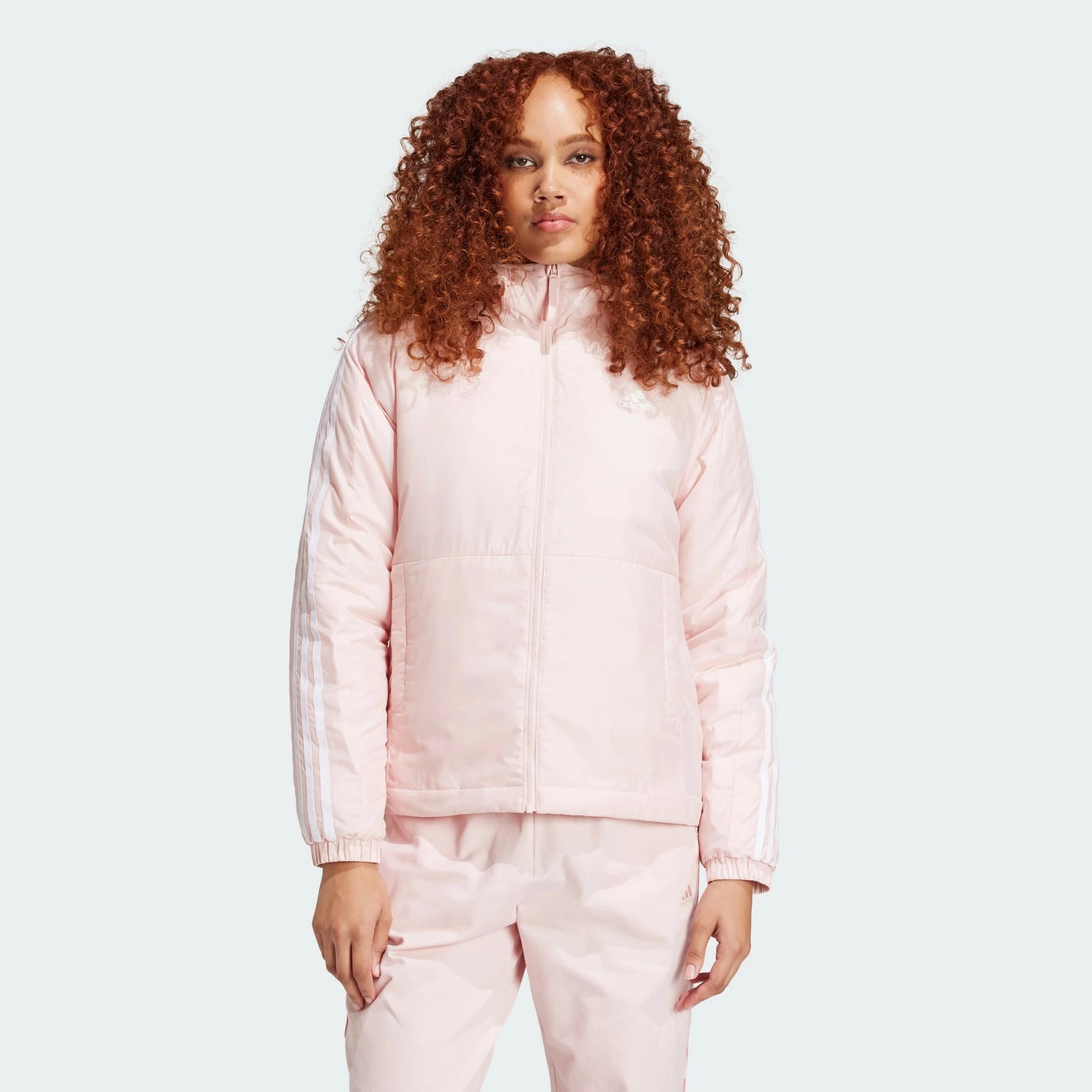 Chaqueta con capucha Essentials Insulated 3 bandas
