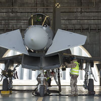 El principal problema de España no es de armas, cazas o drones: es la cantidad de manos que le falta para utilizarlos