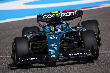 ¡El Aston Martin vuela! Fernando Alonso lidera el primer día de entrenamientos de la Fórmula 1 en Baréin