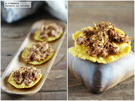 Tortos de maíz con revuelto de morcilla asturiana. Receta