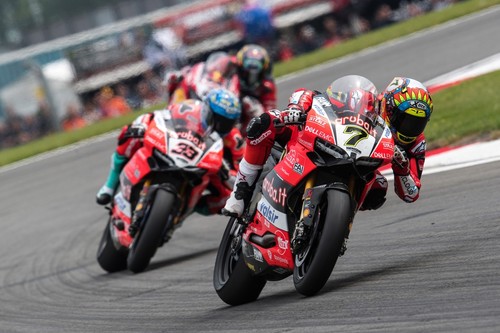Ducati necesita la Panigale V4: Las bicilíndricas se hundieron en Inglaterra con todas sus carencias
