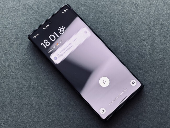 Foto de un Pixel con una notificación censurada