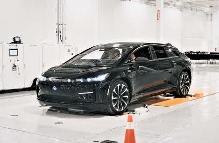 Faraday Future presenta el primer FF91 de preproducción y promete que saldrá a la venta en 2019