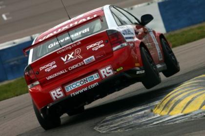 Giovanardi líder tras la primera cita del BTCC