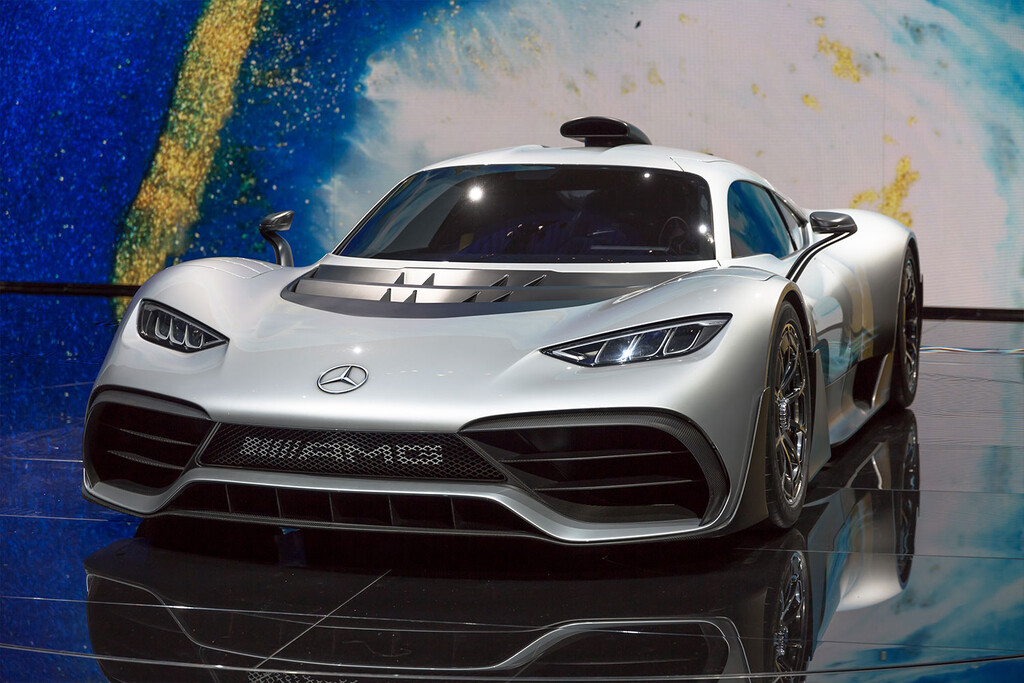 Cuando Mercedes fabricó un "F1" de calle a tres millones de euros cada uno, se olvidó de algo importante: que no se incendiaran