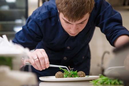 Siete utensilios de chef (asequibles y realmente útiles) para trabajar en tu cocina como un profesional
