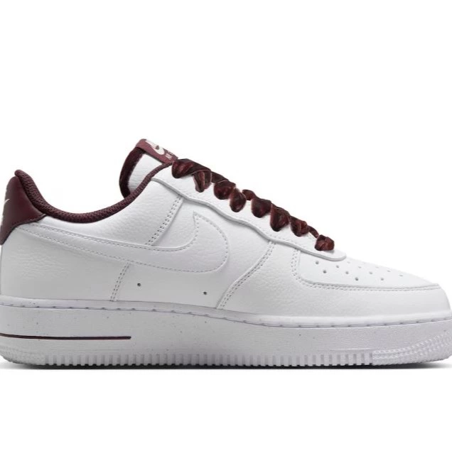 Zapatillas de Casual de mujer W AIR FORCE 1 '07 VINTAGE Nike - Blanco / Granate

