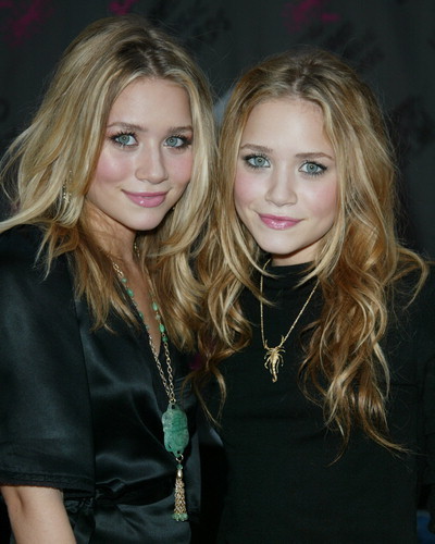 Las gemelas Olsen bailan