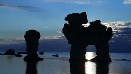 Déjate asombrar por estas columnas de piedra del mar de Gotland, en Suecia